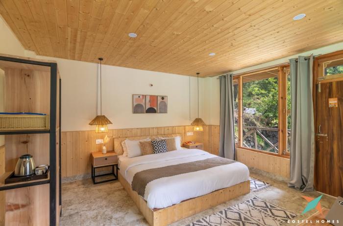 zostel homes tirthan gushaini