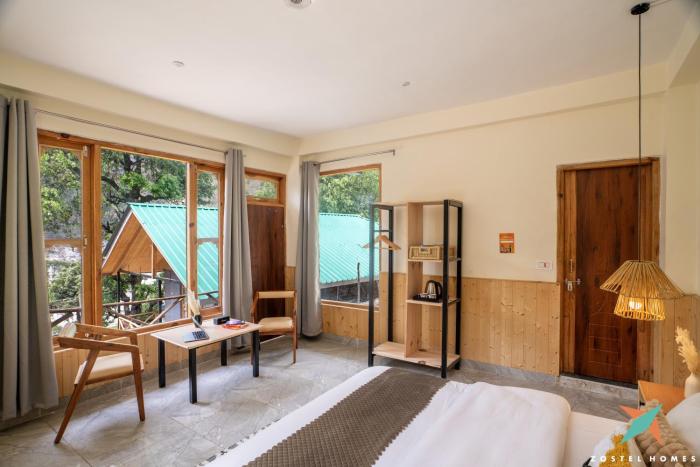 zostel homes tirthan gushaini