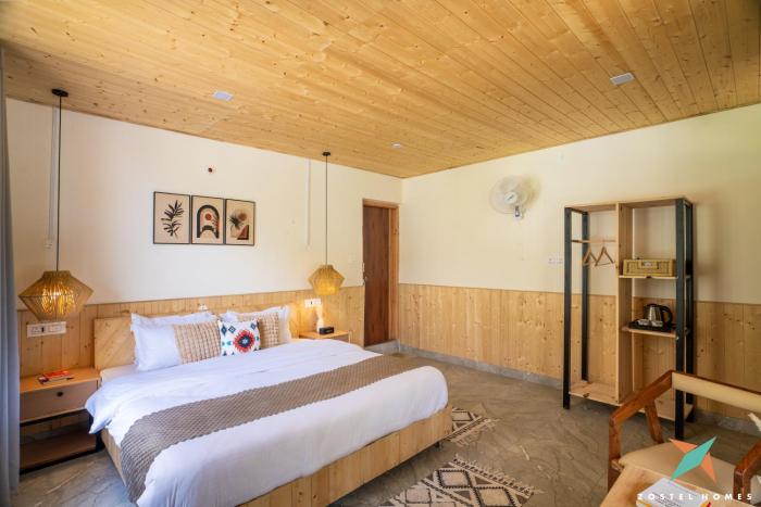 zostel homes tirthan gushaini