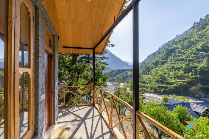 zostel homes tirthan gushaini