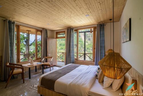 zostel homes tirthan gushaini