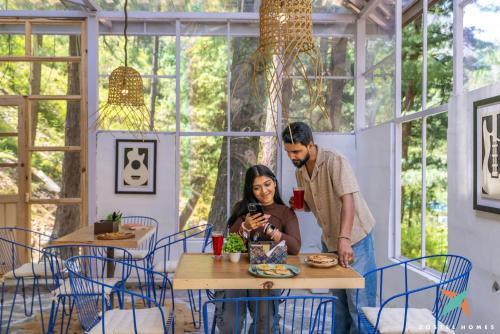 zostel homes tirthan gushaini