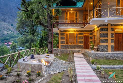 zostel homes tirthan gushaini