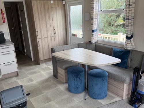 cedar lake apartment retreat