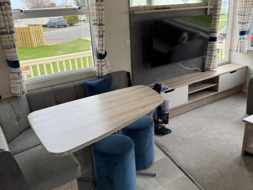 cedar lake apartment retreat