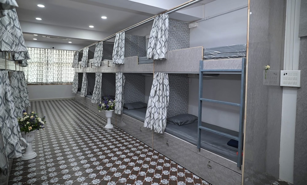 skyline backpackers premium co living