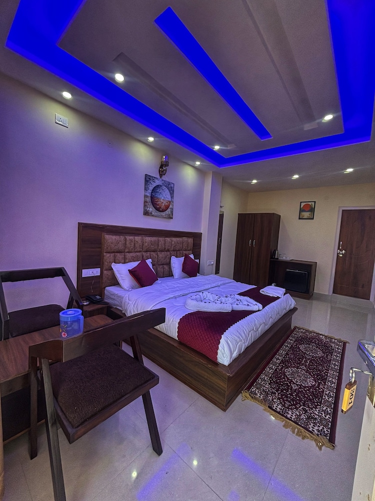 hotel the luxeblue shimla mountain view