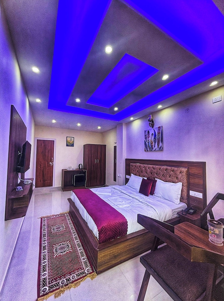 hotel the luxeblue shimla mountain view