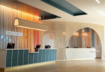 Doubletree Resort By Hilton Myrtle Beach Oceanfront,Near Warbird Park,4 star