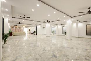 hotel the venice near indraprastha apollo hospital