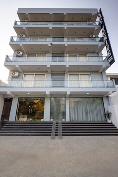 hotel the venice near indraprastha apollo hospital