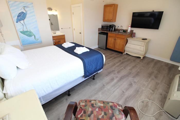 fin n feather waterside inn by kees vacations