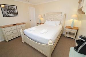 fin n feather waterside inn by kees vacations