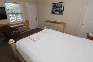 fin n feather waterside inn by kees vacations