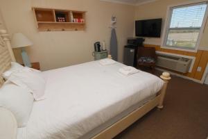 fin n feather waterside inn by kees vacations