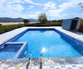 Sizzle Bay Resort,,3 star