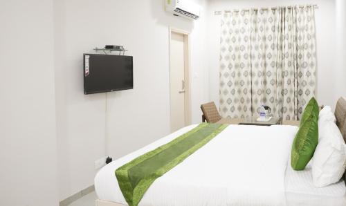 Hotel Kamron Airport Rd Sector 78 Mohali,,3 star