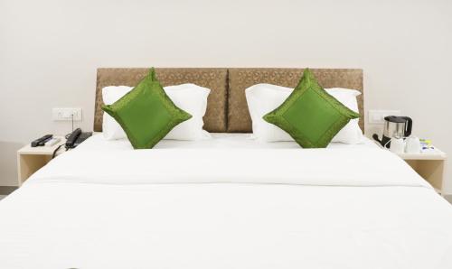 hotel kamron airport rd sector 78 mohali