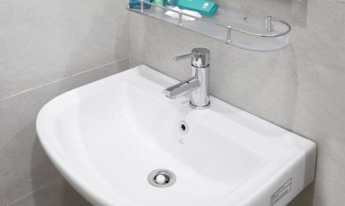 hotel kamron airport rd sector 78 mohali