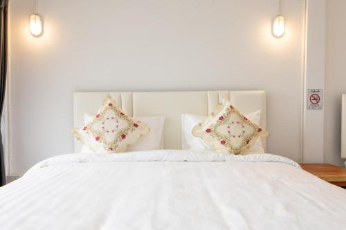 calmly stay ratchada