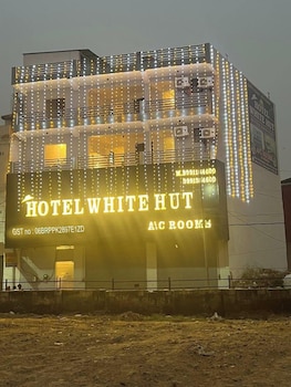 hotel white hut