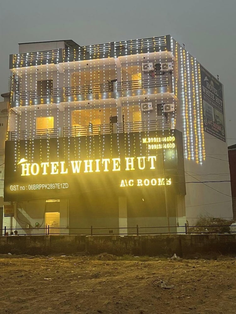 hotel white hut