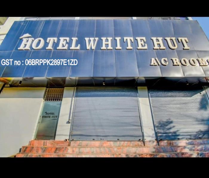 hotel white hut
