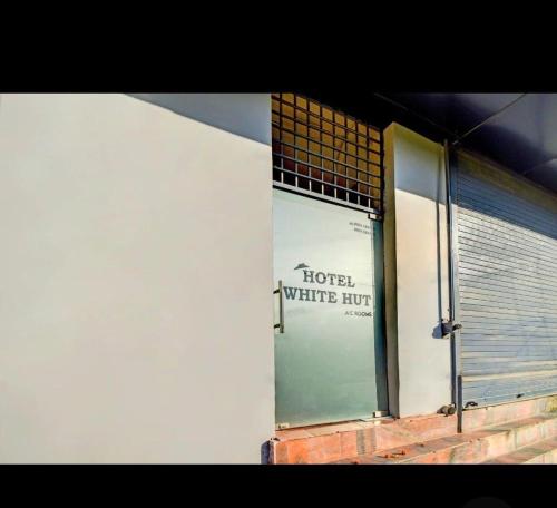Hotel White Hut,,2 star