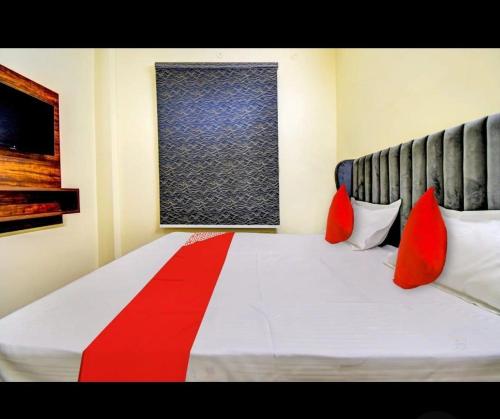 Hotel White Hut,,2 star