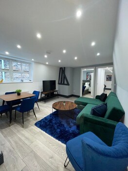 Abacus House Apartments,,2 star