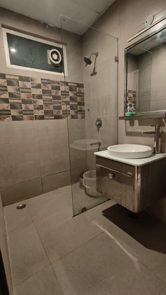 akshay corporate hotel