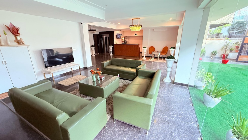 akshay corporate hotel