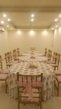 akshay corporate hotel