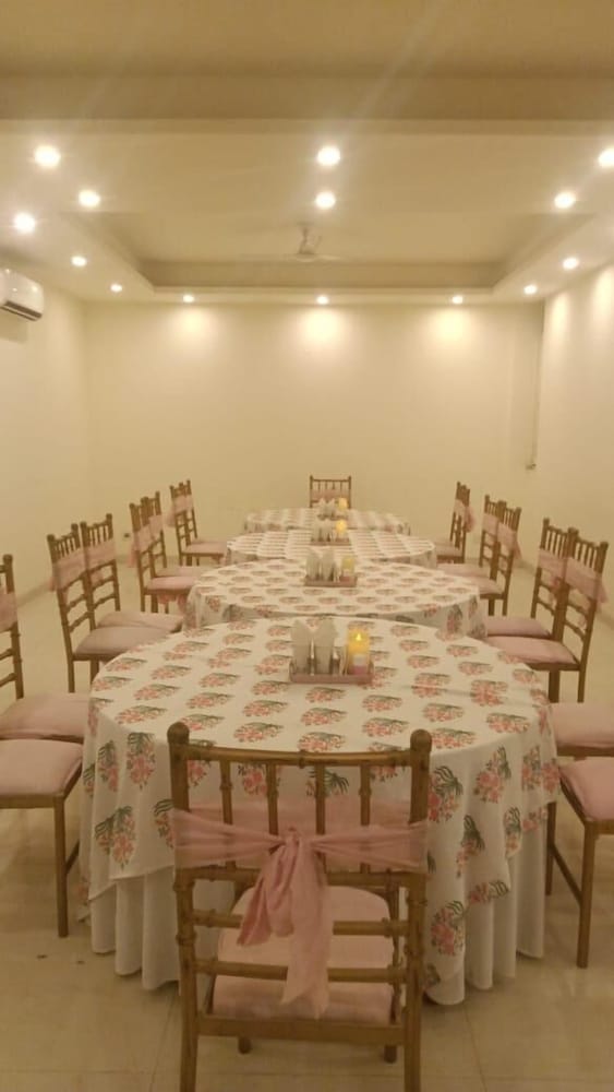 akshay corporate hotel