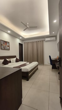 akshay corporate hotel