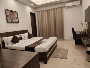 akshay corporate hotel
