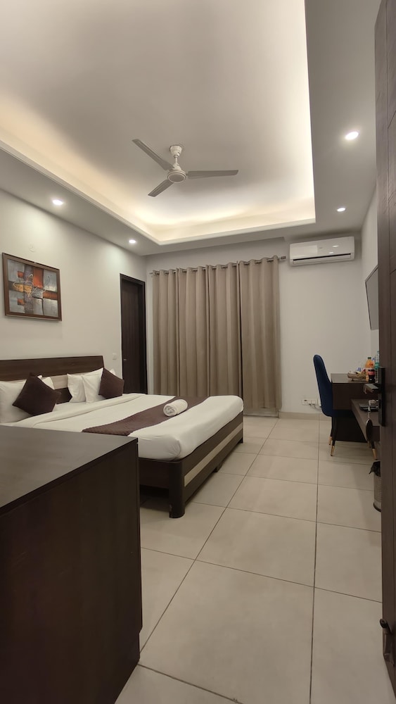 akshay corporate hotel