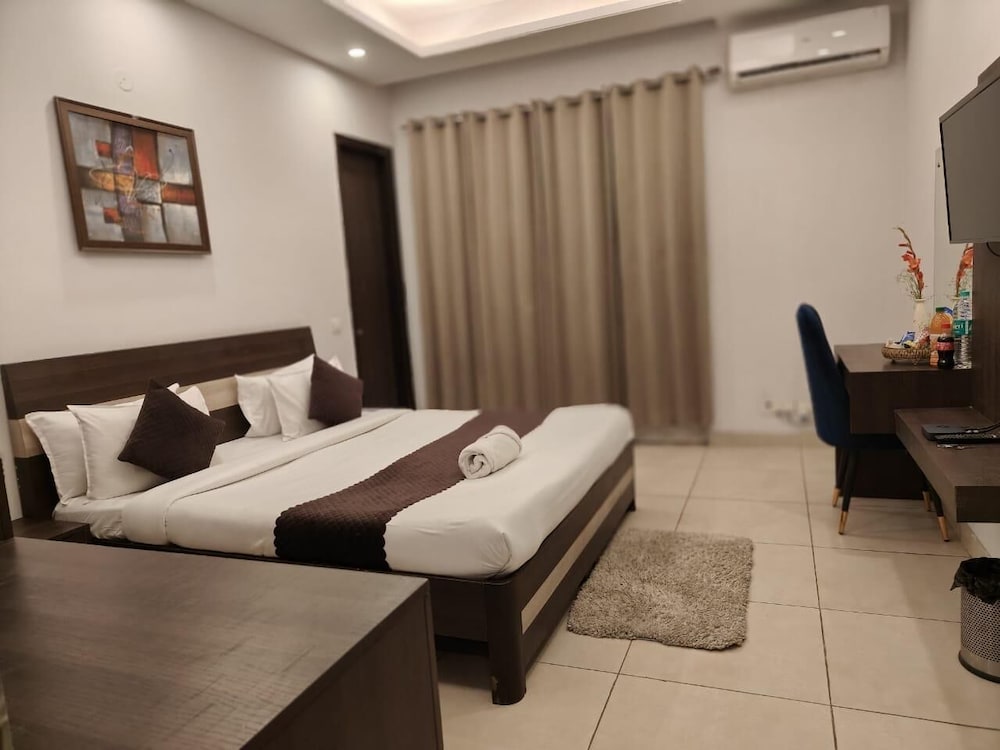 akshay corporate hotel