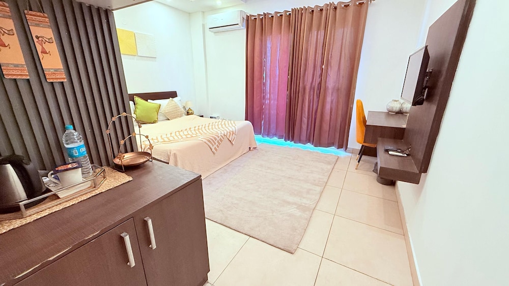 akshay corporate hotel