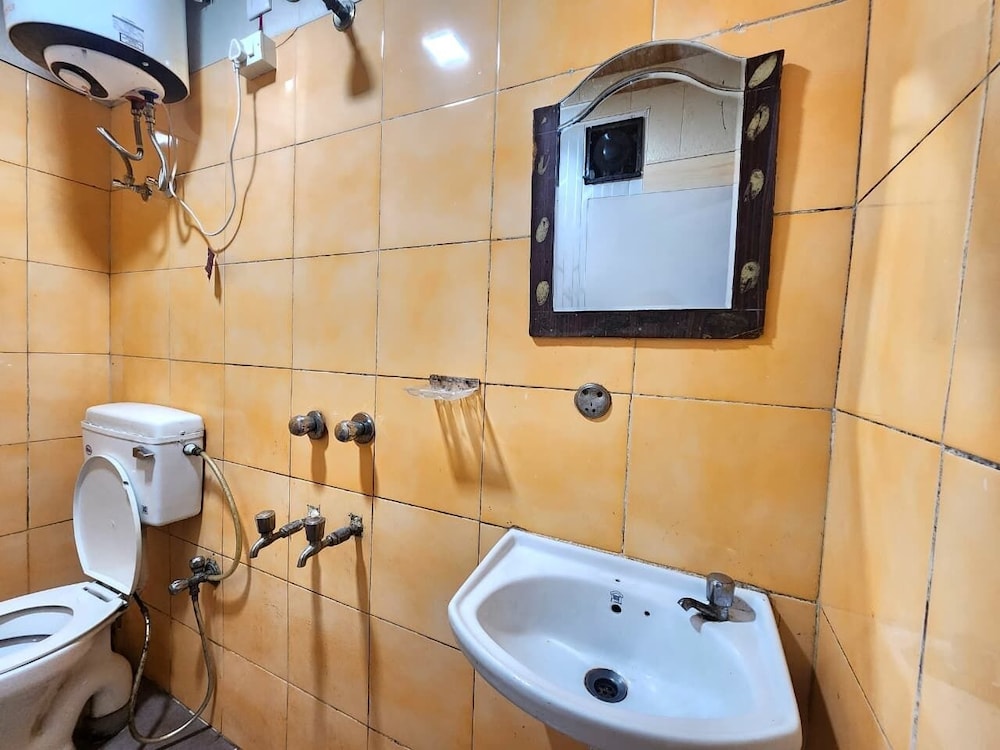 hotel saini home stay