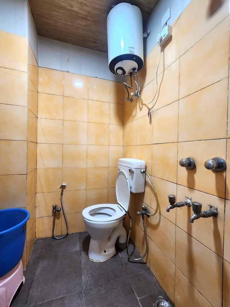 hotel saini home stay