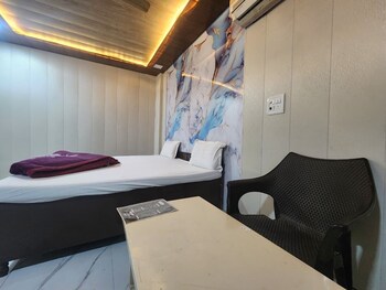 hotel saini home stay