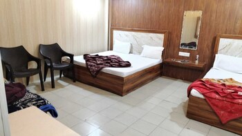 hotel saini home stay