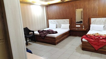 hotel saini home stay