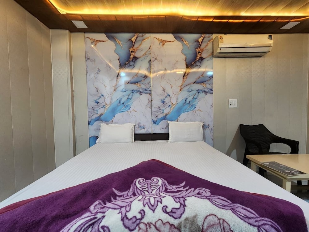 hotel saini home stay