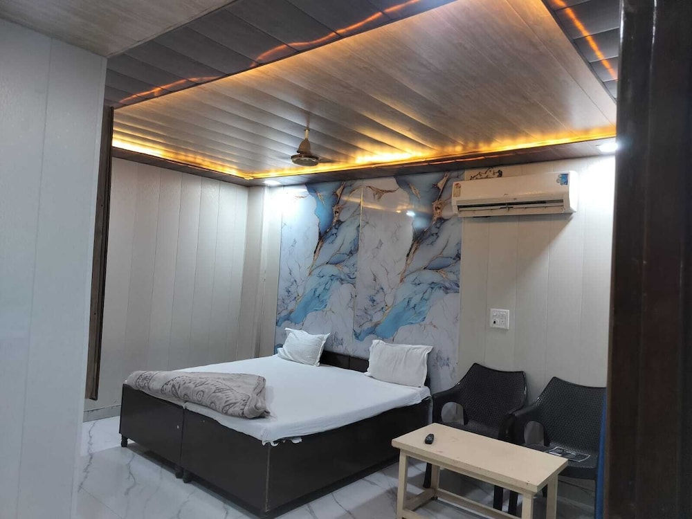 hotel saini home stay