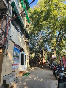 hotel saini home stay