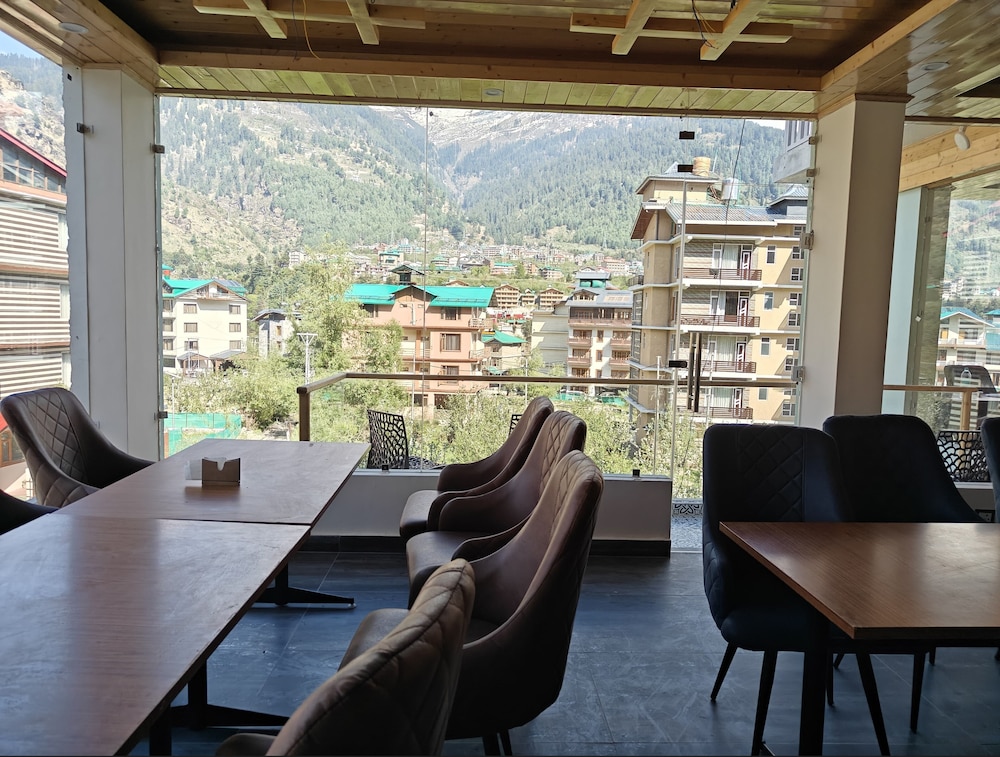 hotel j s villa