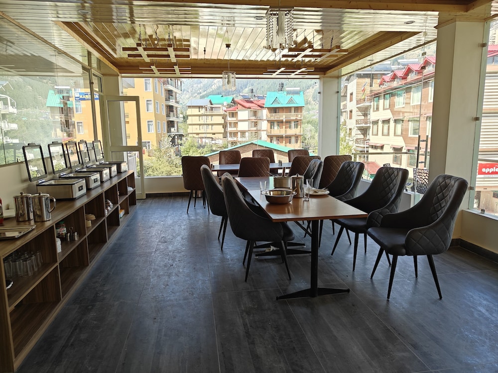hotel j s villa