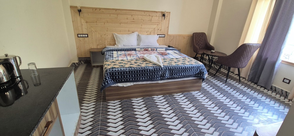 hotel j s villa